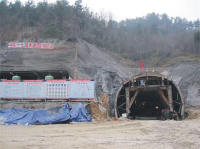 減水劑的中鐵十七局十白高速公路